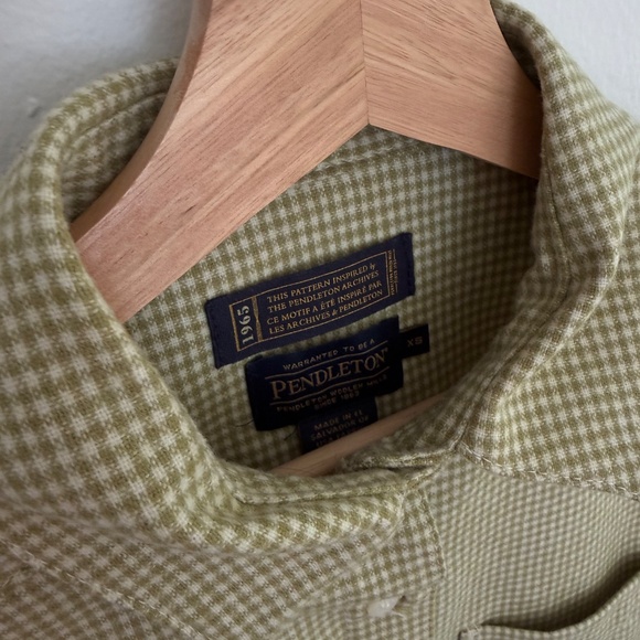 LIKE NEW Pendleton 100% Wool Plaid Shirt Jacket - Green Gingham - Picture 3 of 7